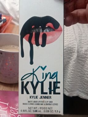 Kylie Jenner King Kylie Matte Liquid Lipstick - Pink with Black Drip